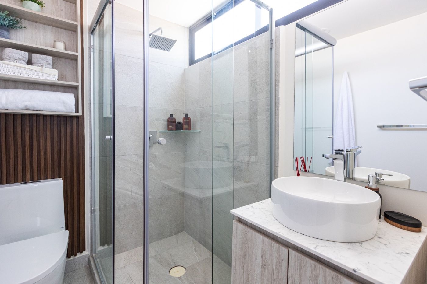 Baño completo de departamento en Capital Norte, Zapopan